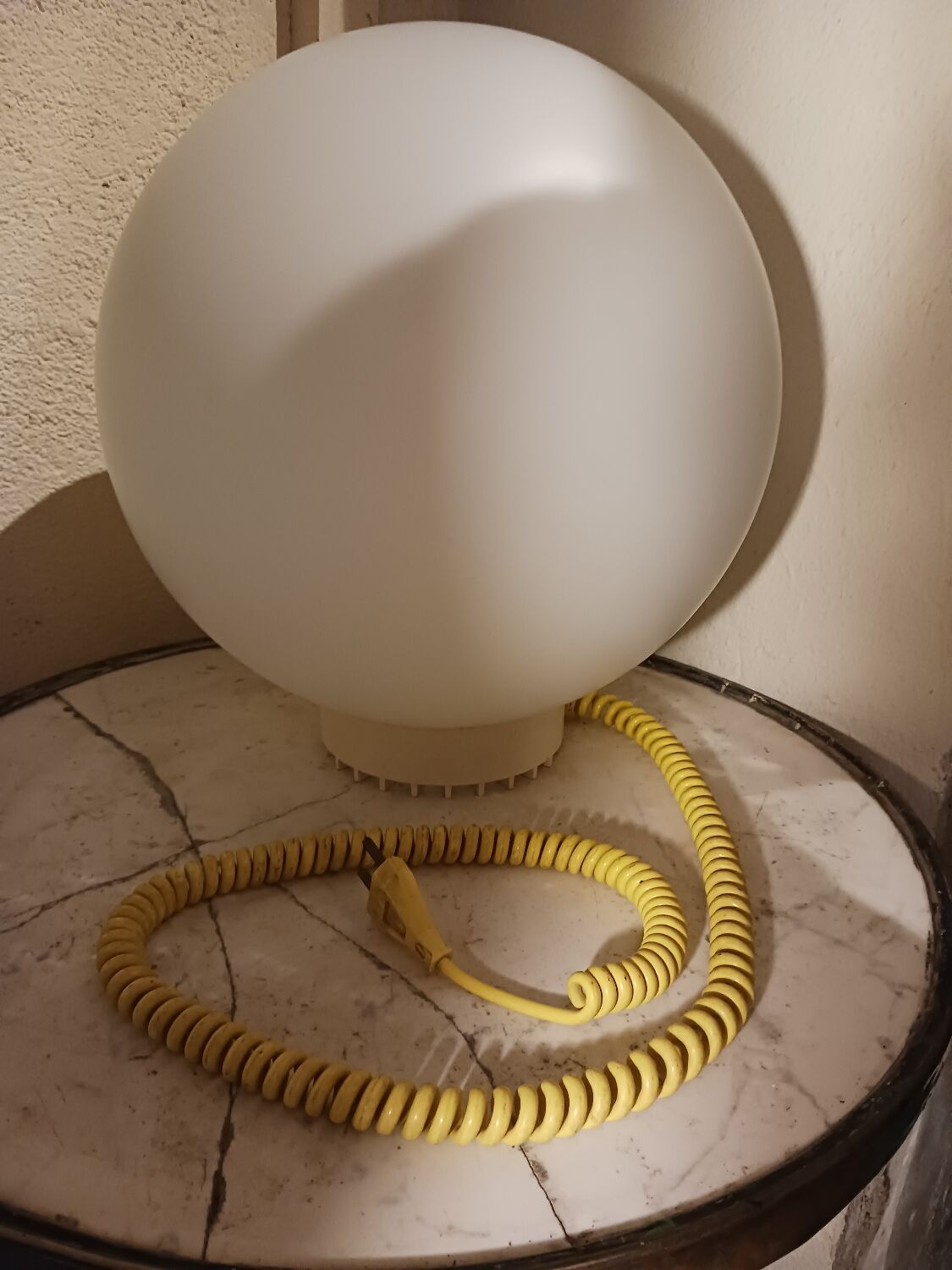 Lamp 1970, 1980 Ball and chain design Italian