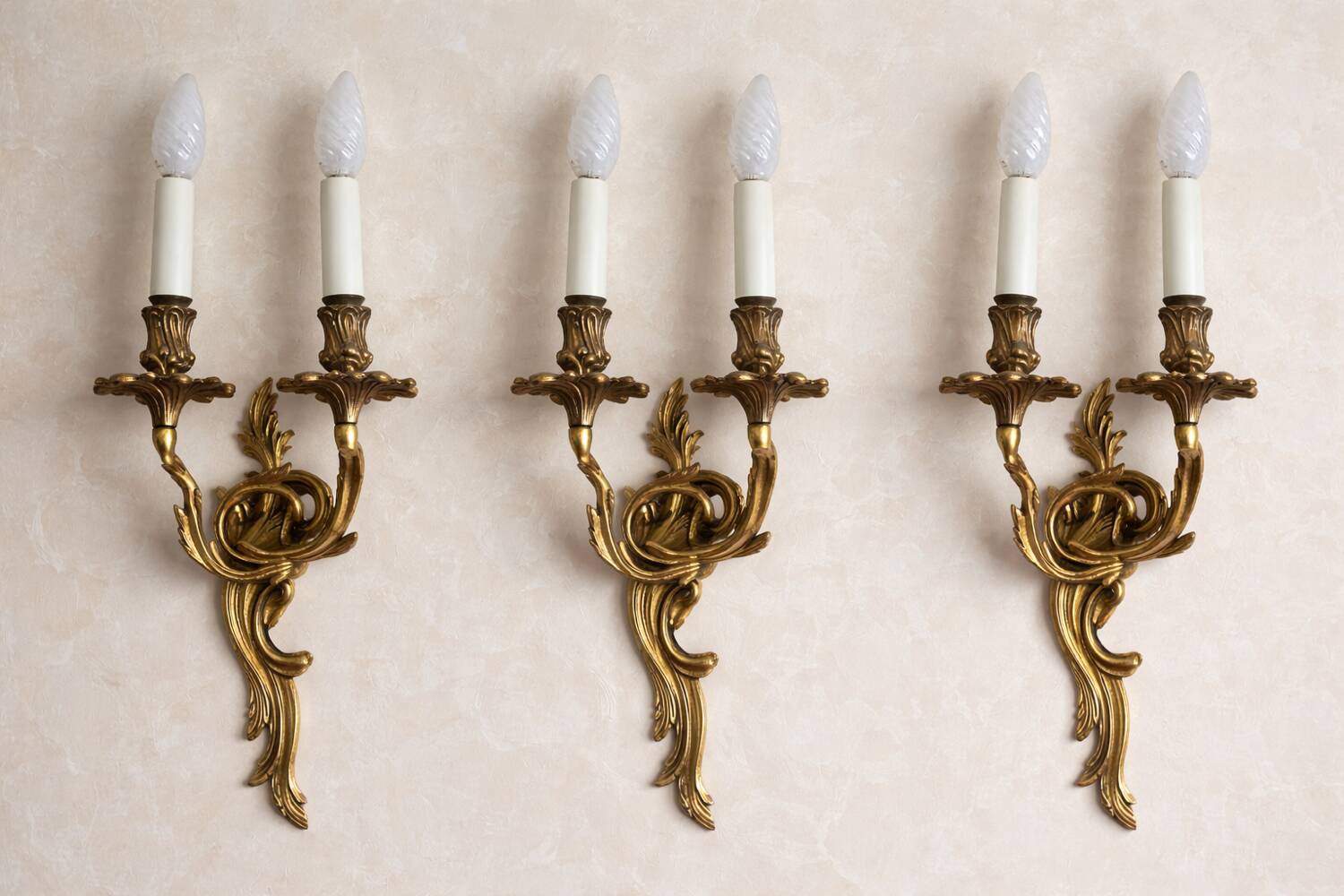 3 wall sconces - Louis XV / Rocaille style in gold