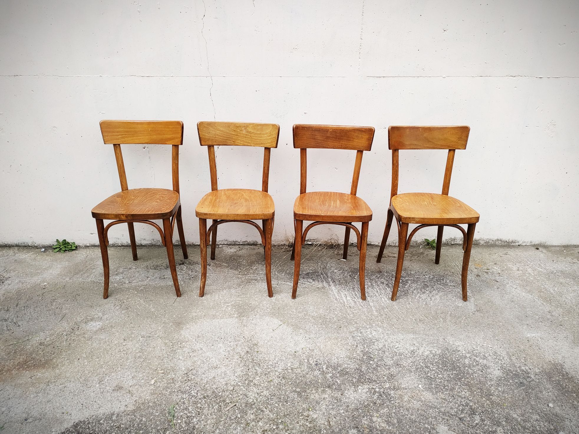Série de quatre chaises Thonet