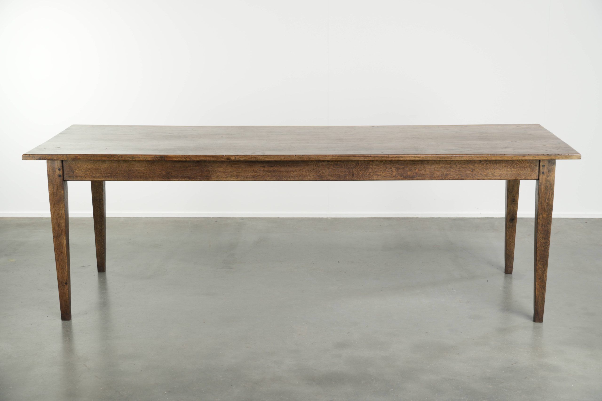 Table de ferme française du 19ème siècle en chêne avec 2 tiroirs.