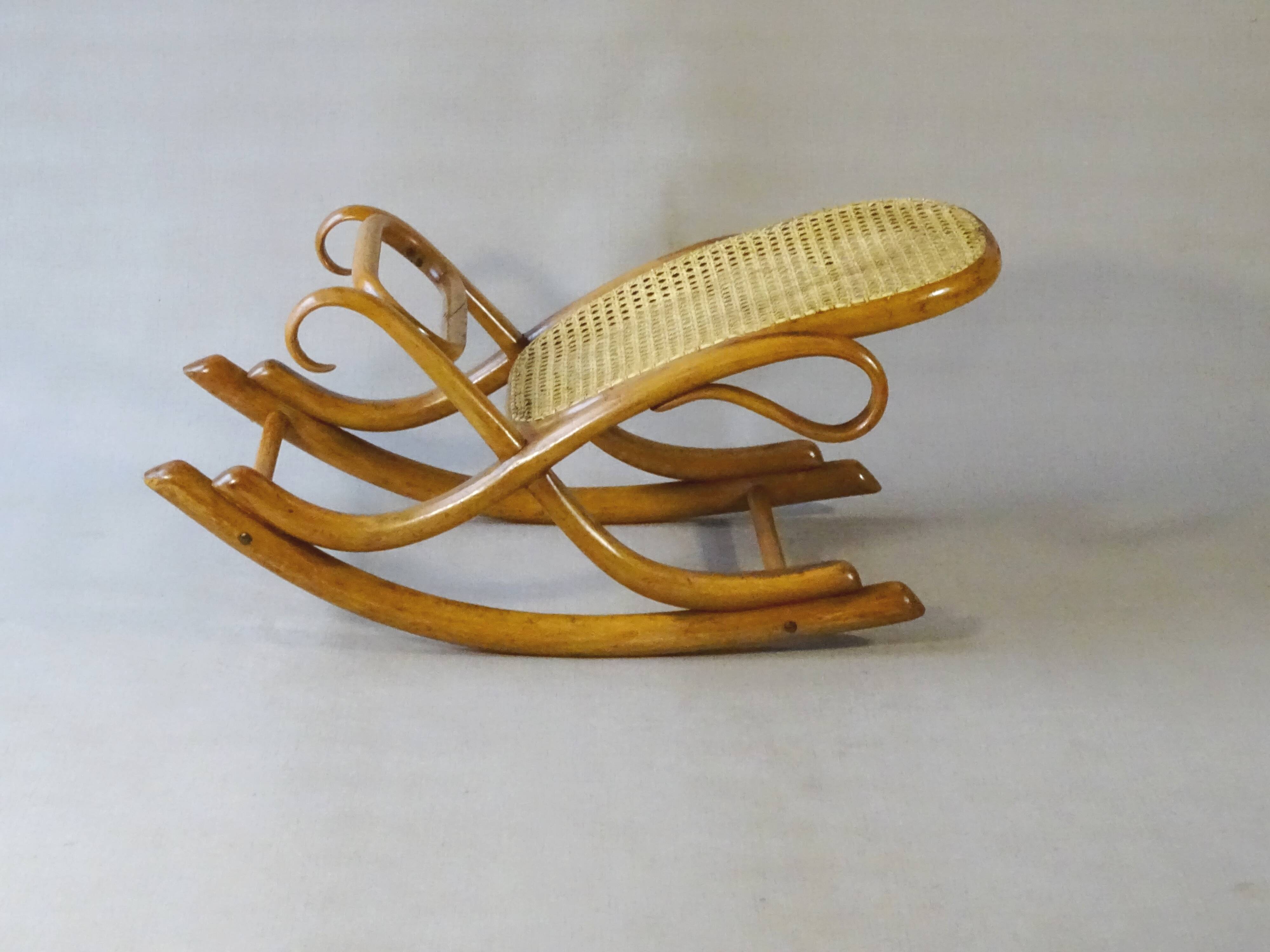 Footrest known as "Flaneuse" by Thonet, 1910 - Blond bentwood