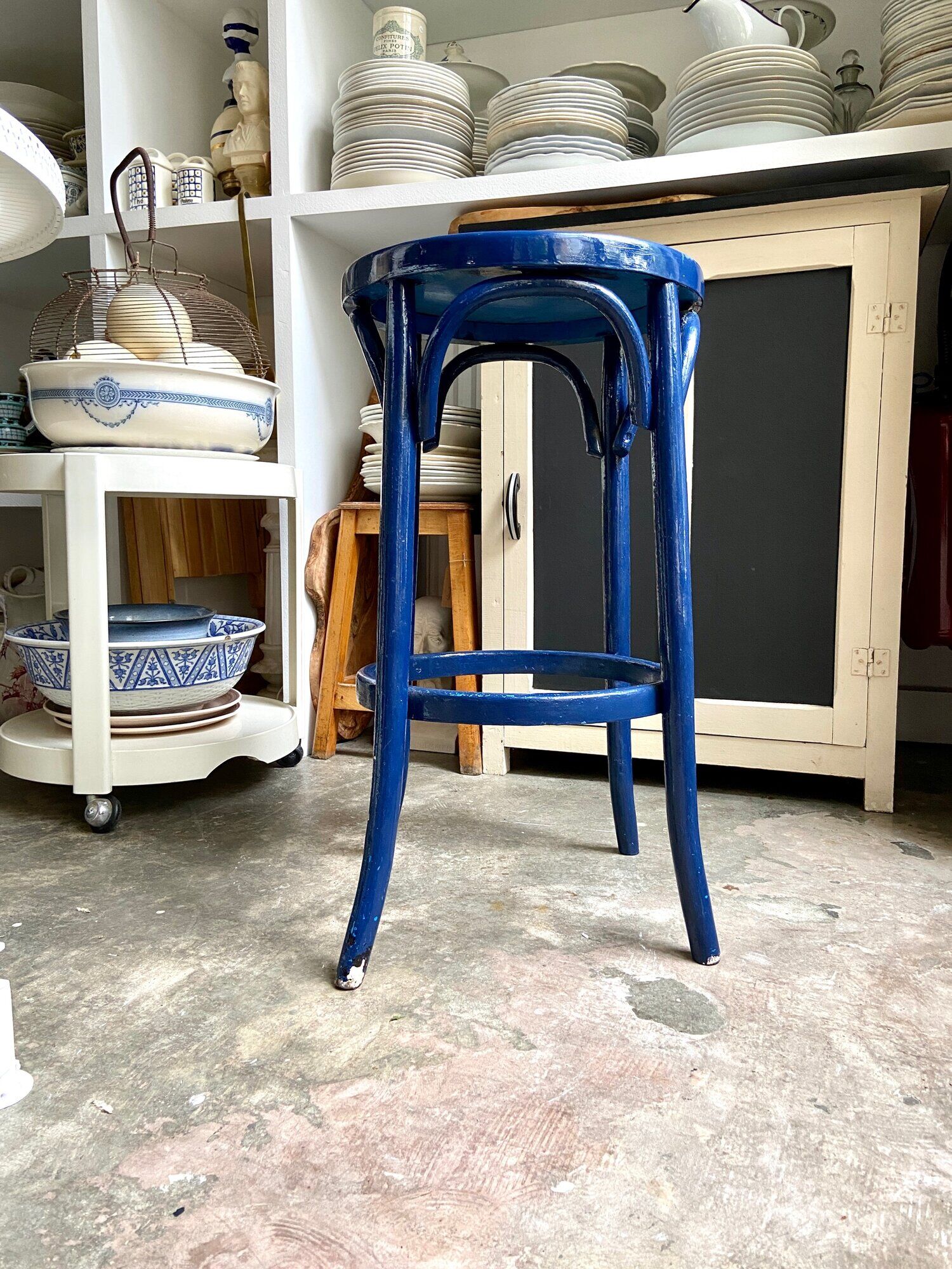 Sea stool in navy blue arched beech