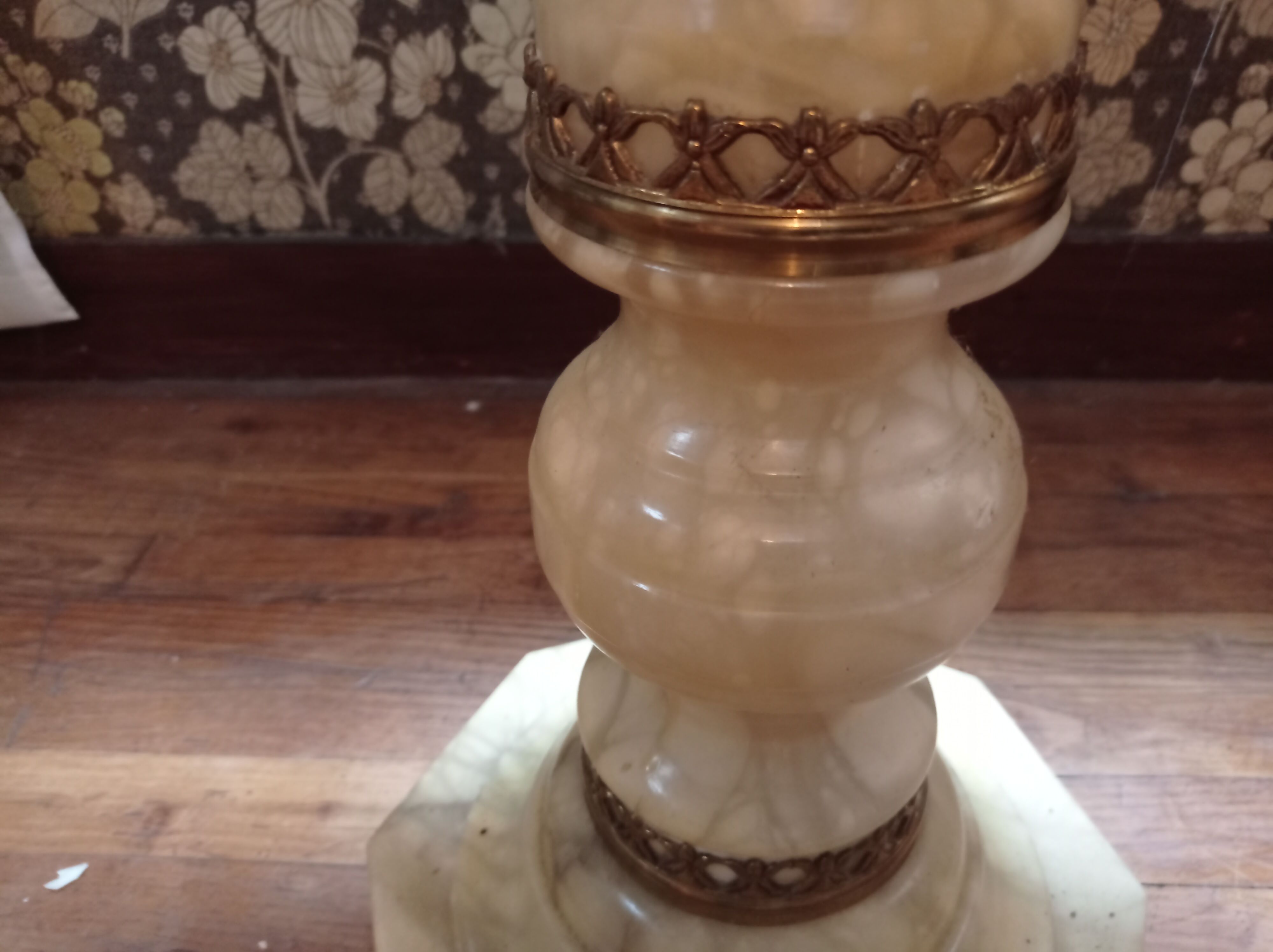 Alabaster pedestal table