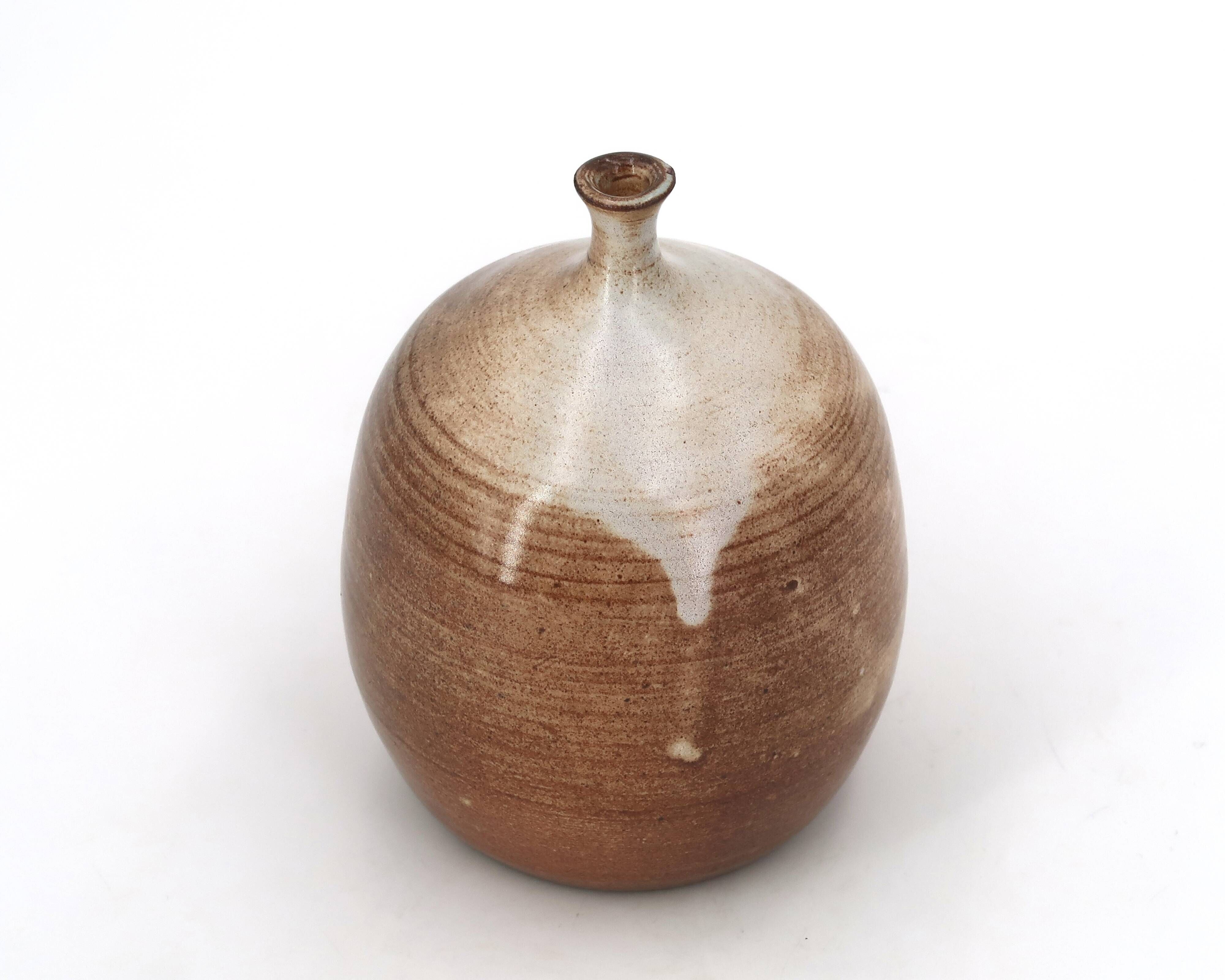 Ovoid vase with a small neck in brown beige ceramic and white drips.