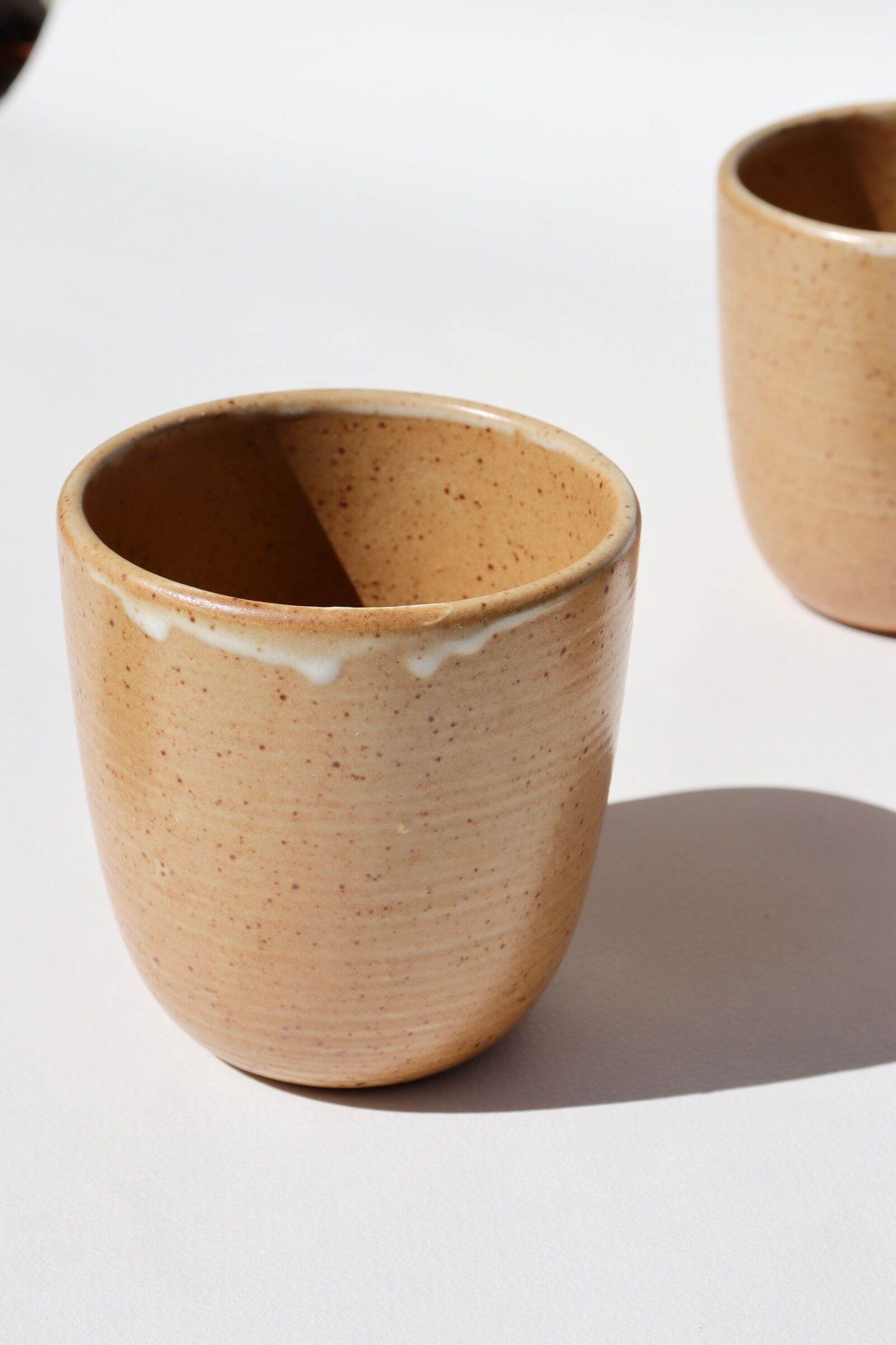 5 tasses en grès moucheté Grès Village