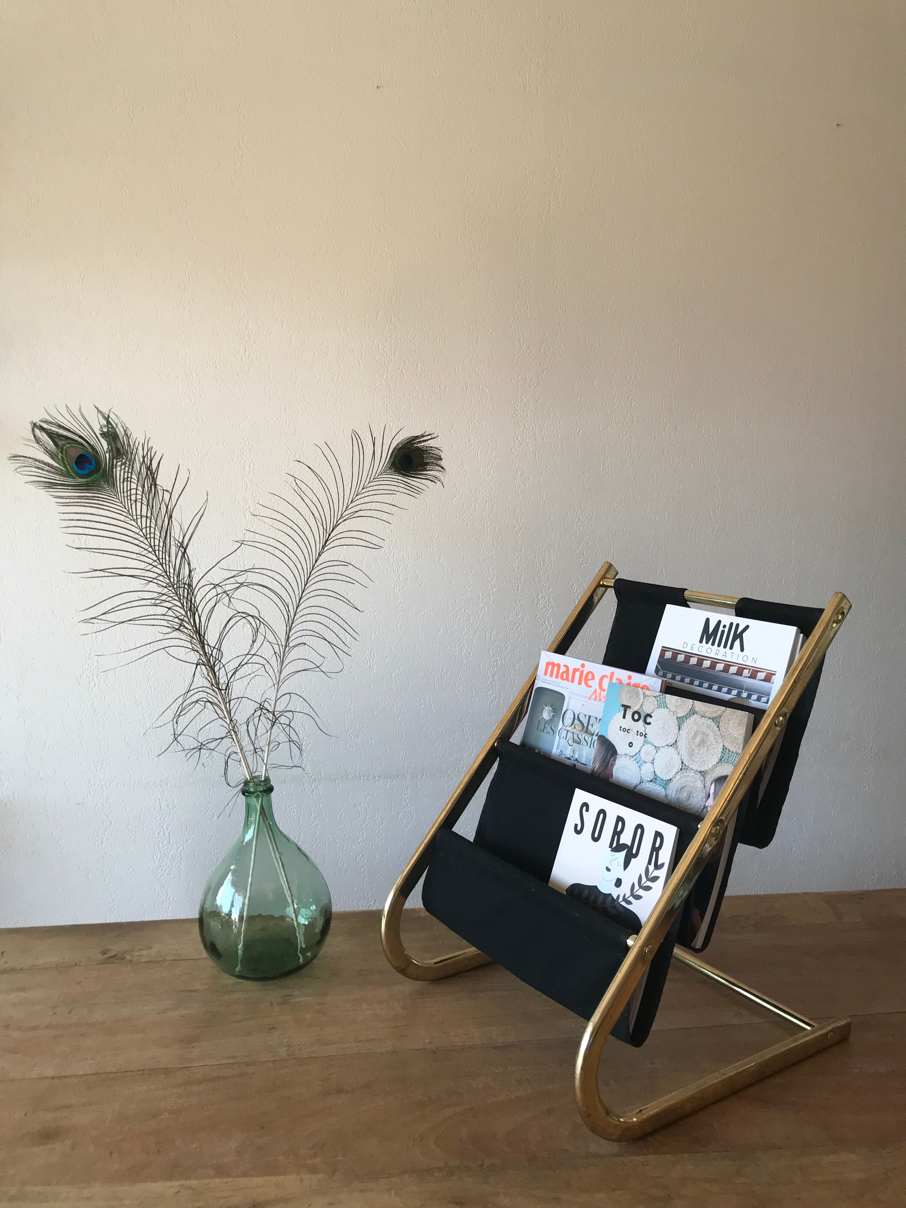 Golden review holder