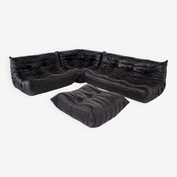 Sofa set “Togo” en cuir noir, Ligne Roset.