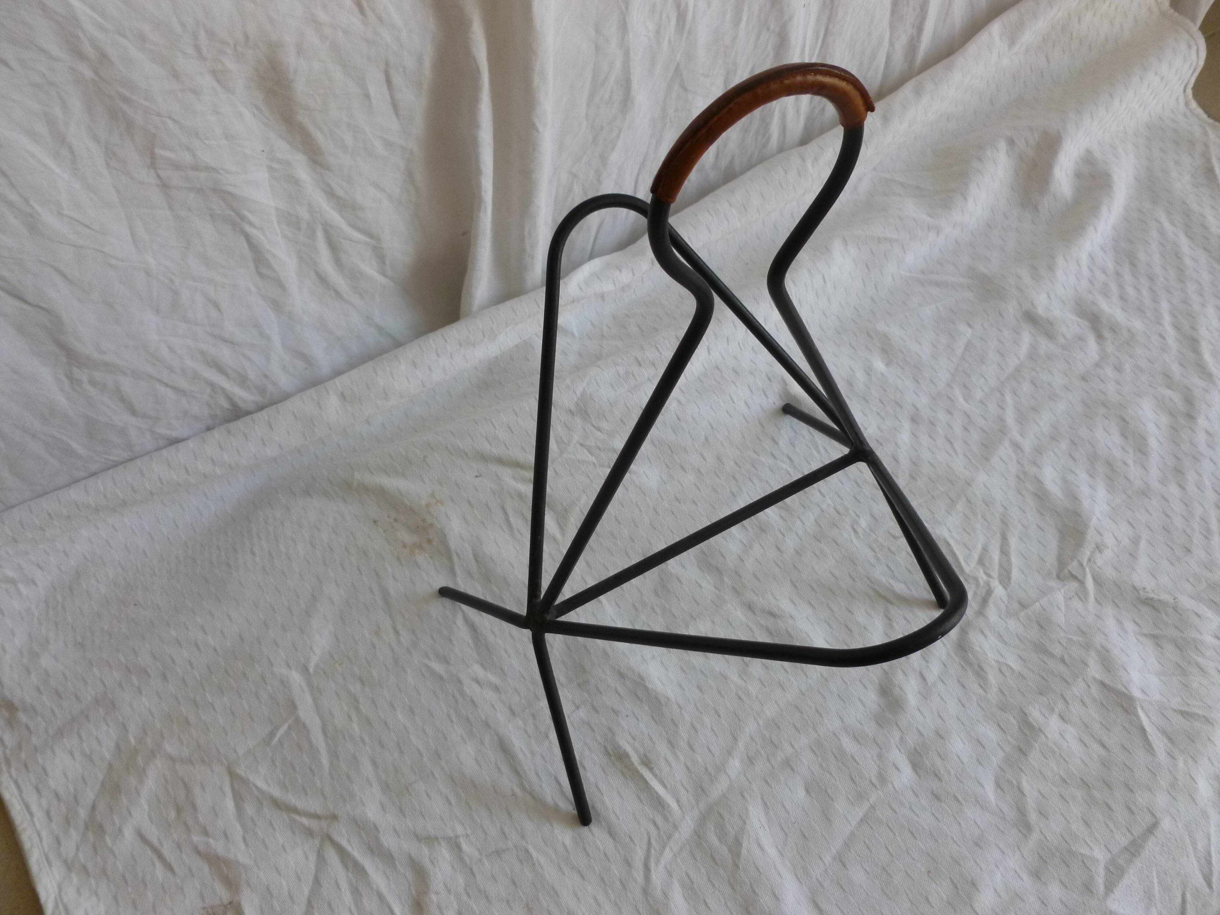 Leather-covered metal magazine holder