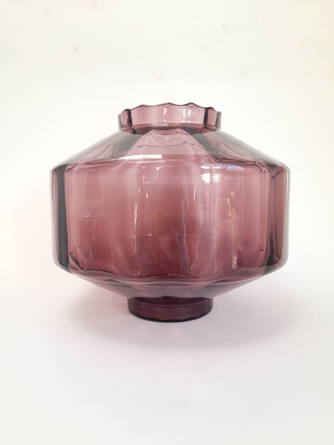 Very large Art Deco saucer vase by Doyen glassworks.