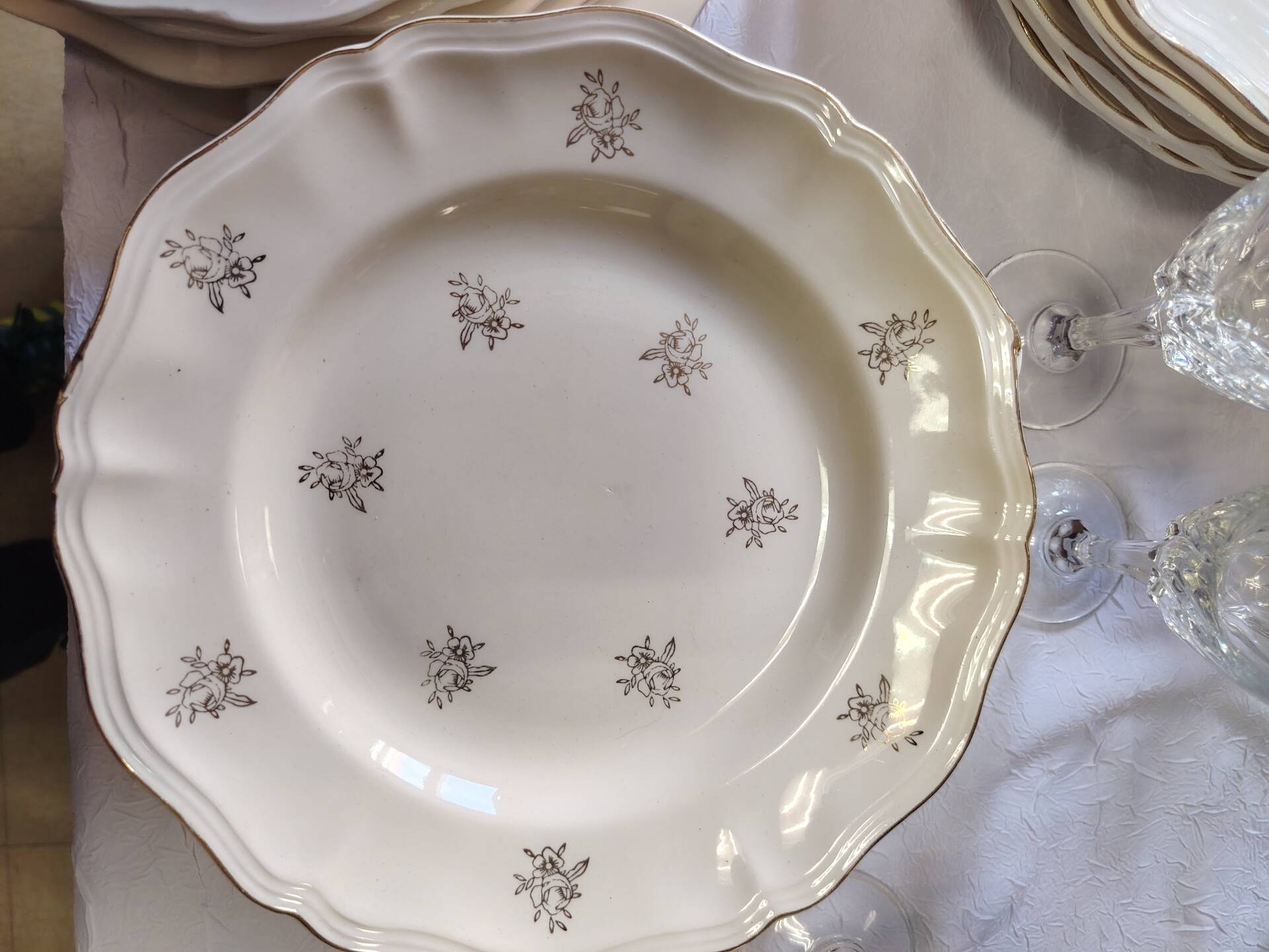 Sarreguemines set of 12 flat plates model Raphaël or flowers of F