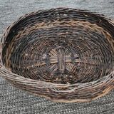 Oval wicker basket