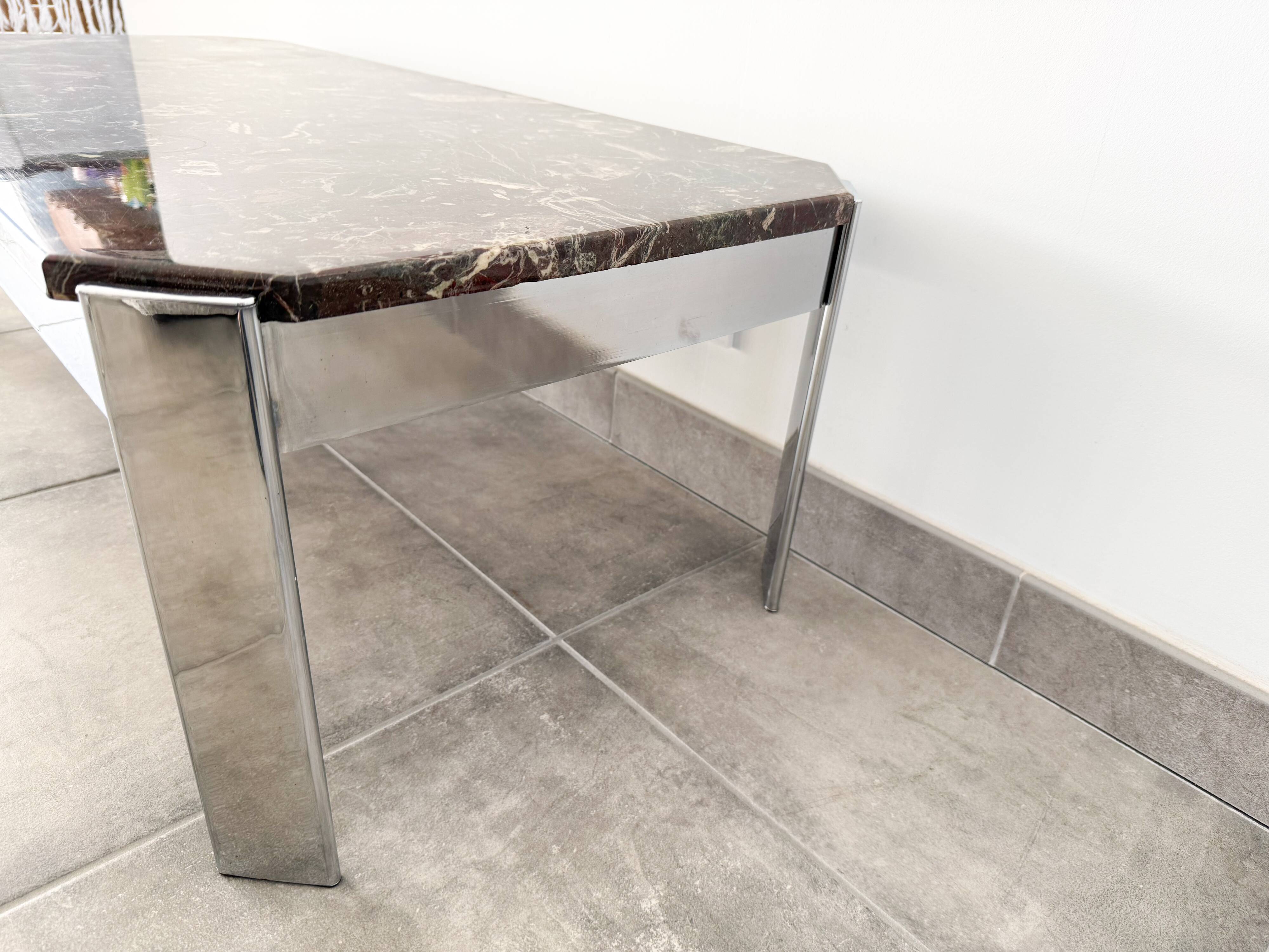 Table basse en marbre Breccia et chrome , circa  1970/80'