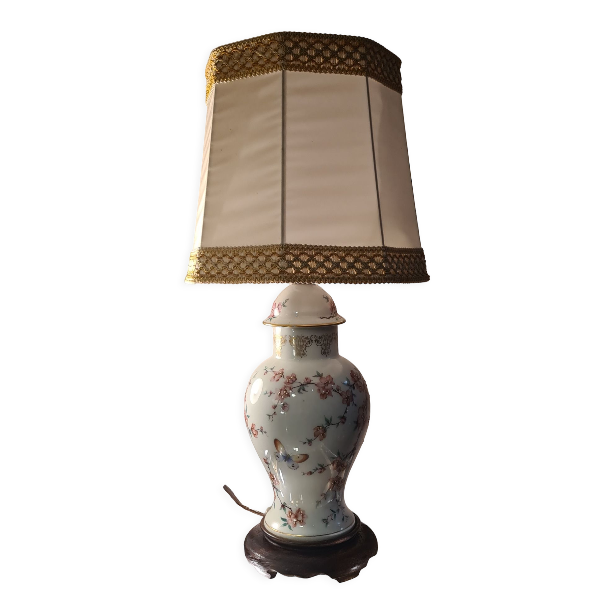 Lamp asia porcelain butterfly pattern and fleural