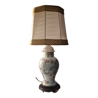 Lampe asia porcelaine motif papillon
