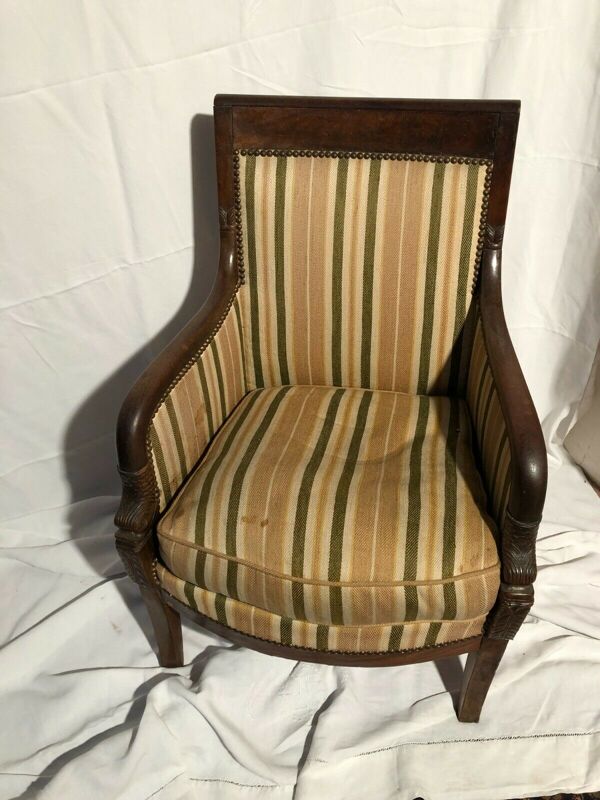 Fauteuil bergère aux dauphins époque Restauration
