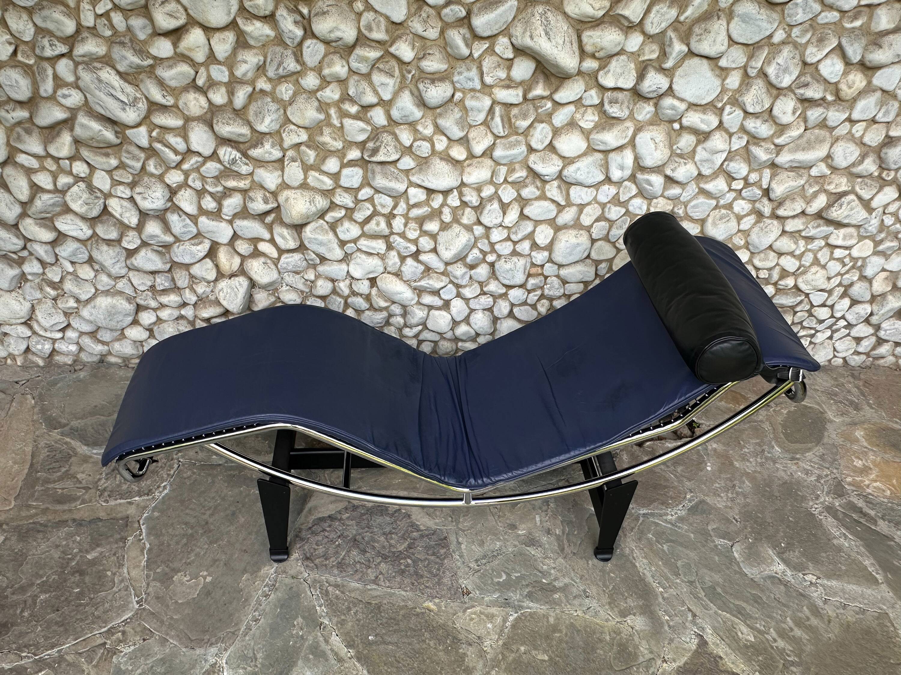 Cassina LC4 chaise longue by Le Corbusier, Pierre Jeanneret & Charlotte Perriand in blue leather.