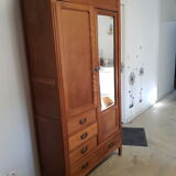 Armoire parisienne avec miroir