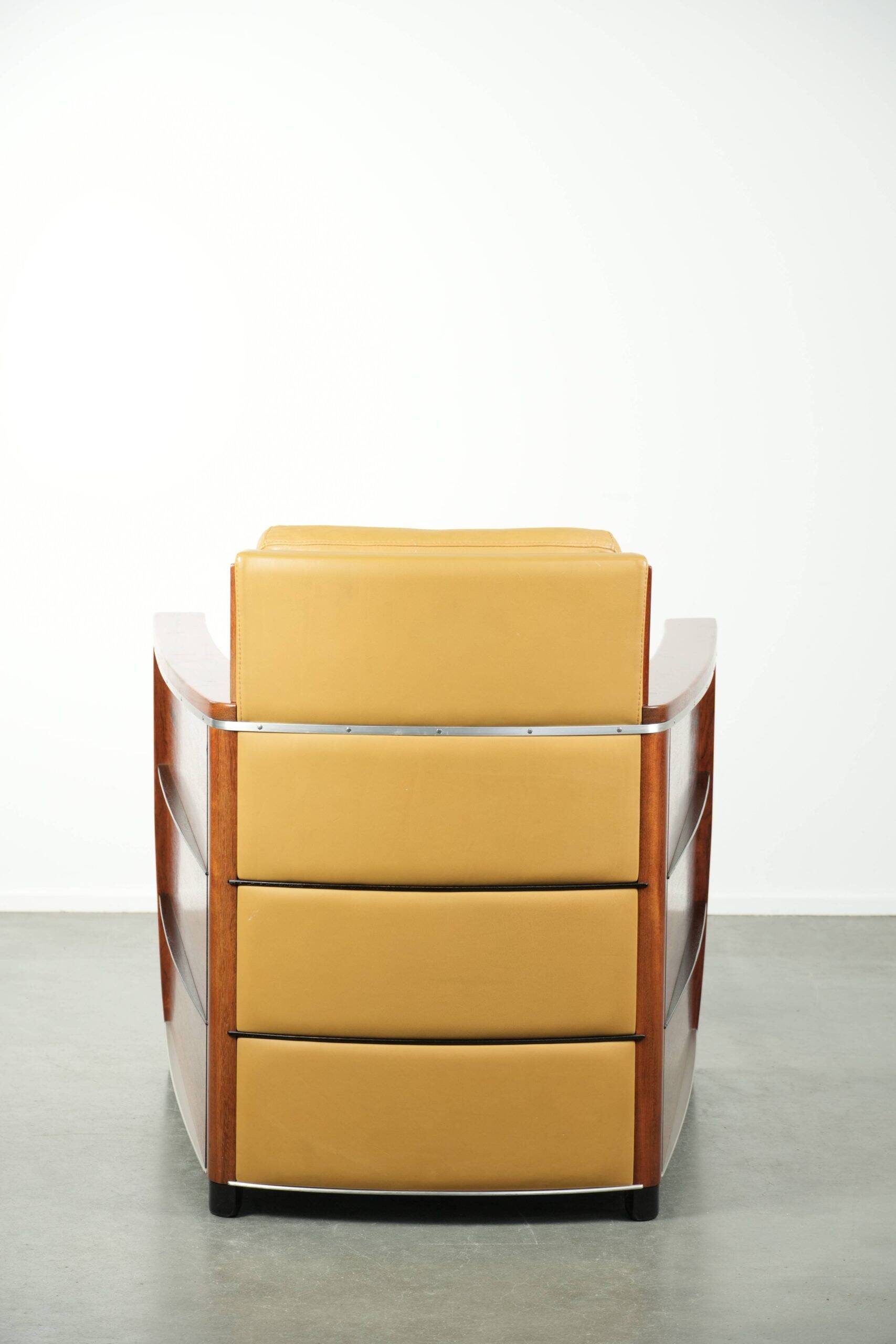 Fauteuil Art Déco jaune de luxe et bien entretenu