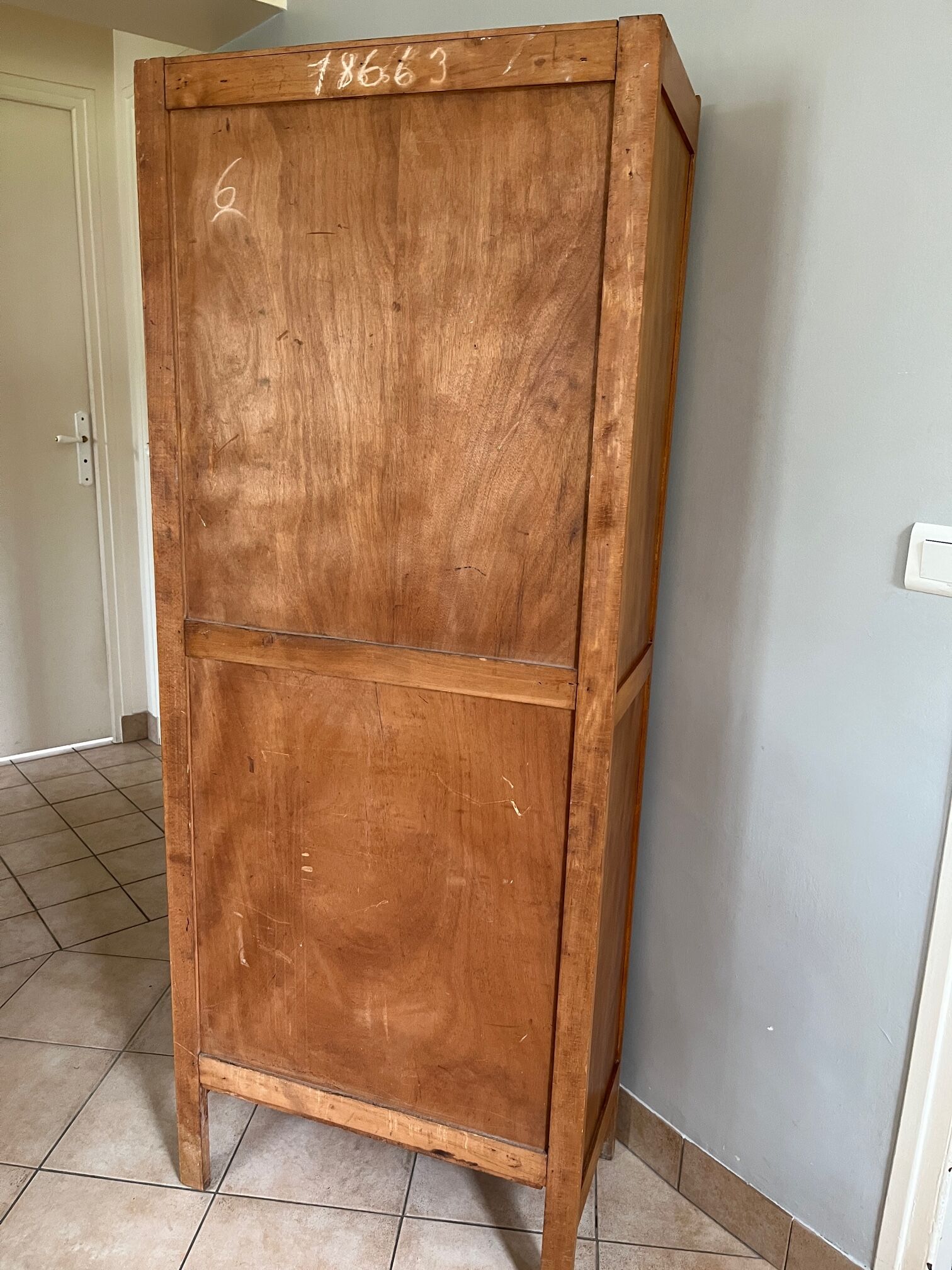 Parisian wardrobe vintage showcase