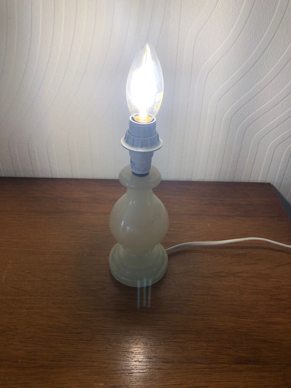 Pied de lampe en albâtre Vintage