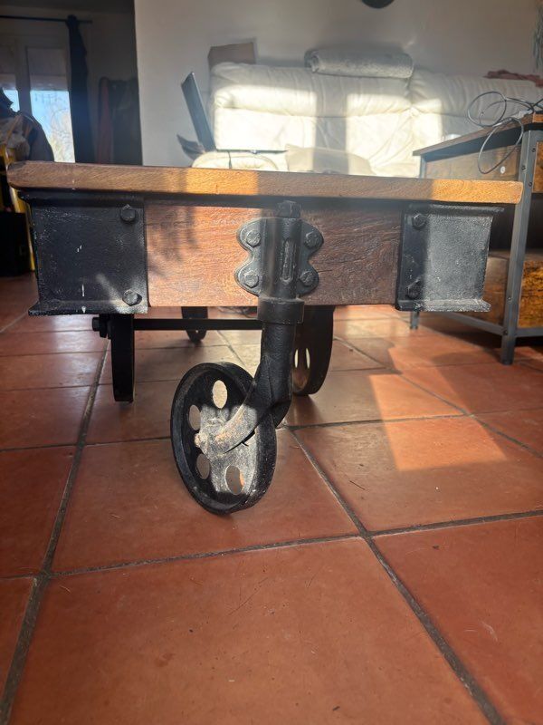 Table basse de style industriel