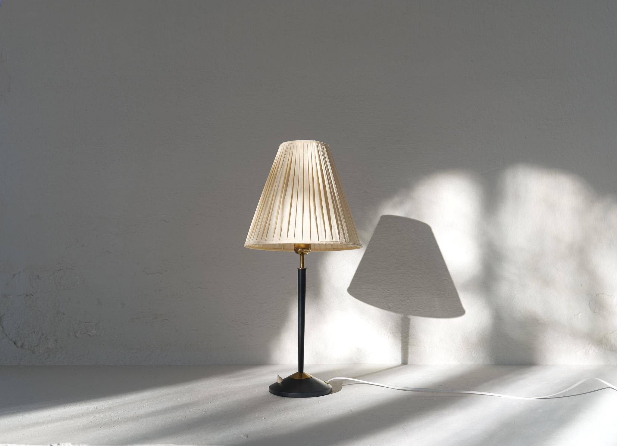 Mid-century modern table lamp in brass and cast iron Asea Sweden, 1950s