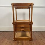 Table d’appoint brutaliste en pin des années 1970-80, travail d’assemblage remarquable