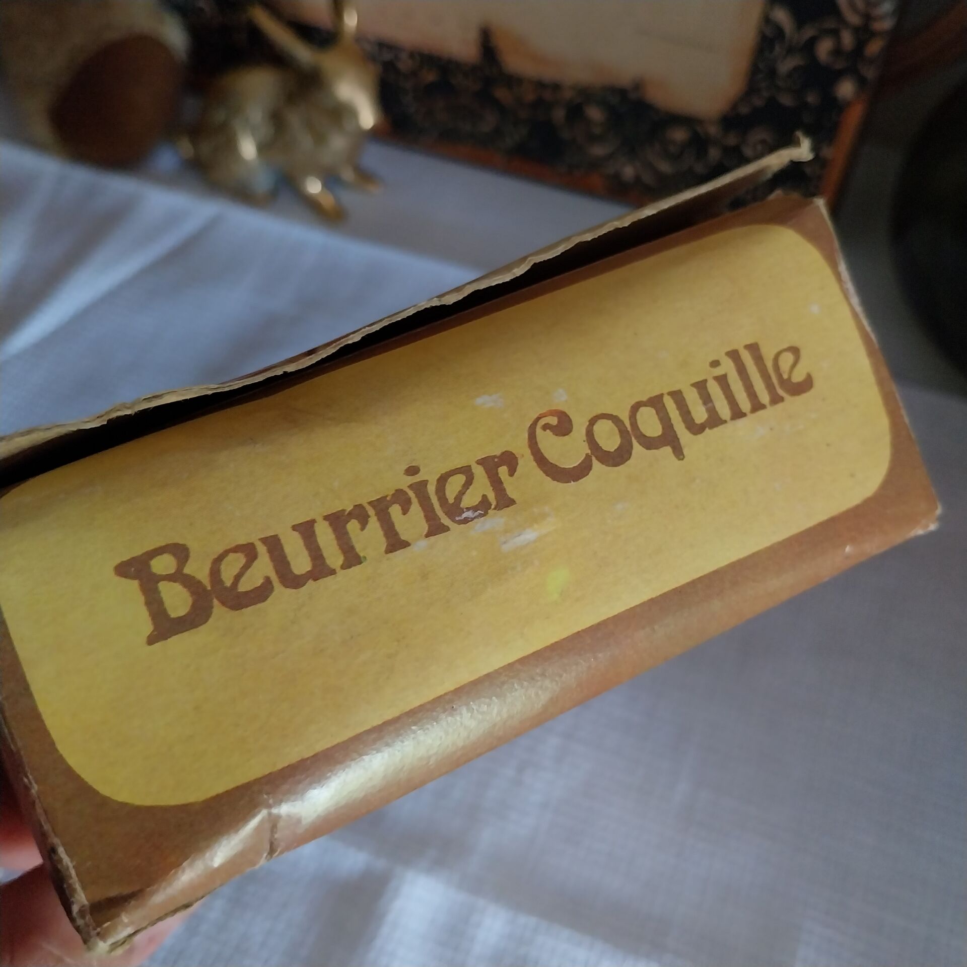 Vintage scallop shell butter dish