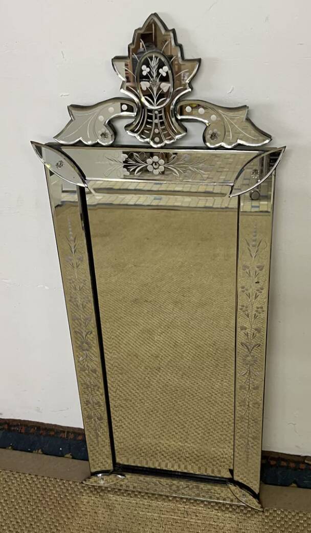 Venetian mirror with floral decoration pediment