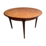 Round dining table with Scandinavian and Danish design in extendable teak from the 60s