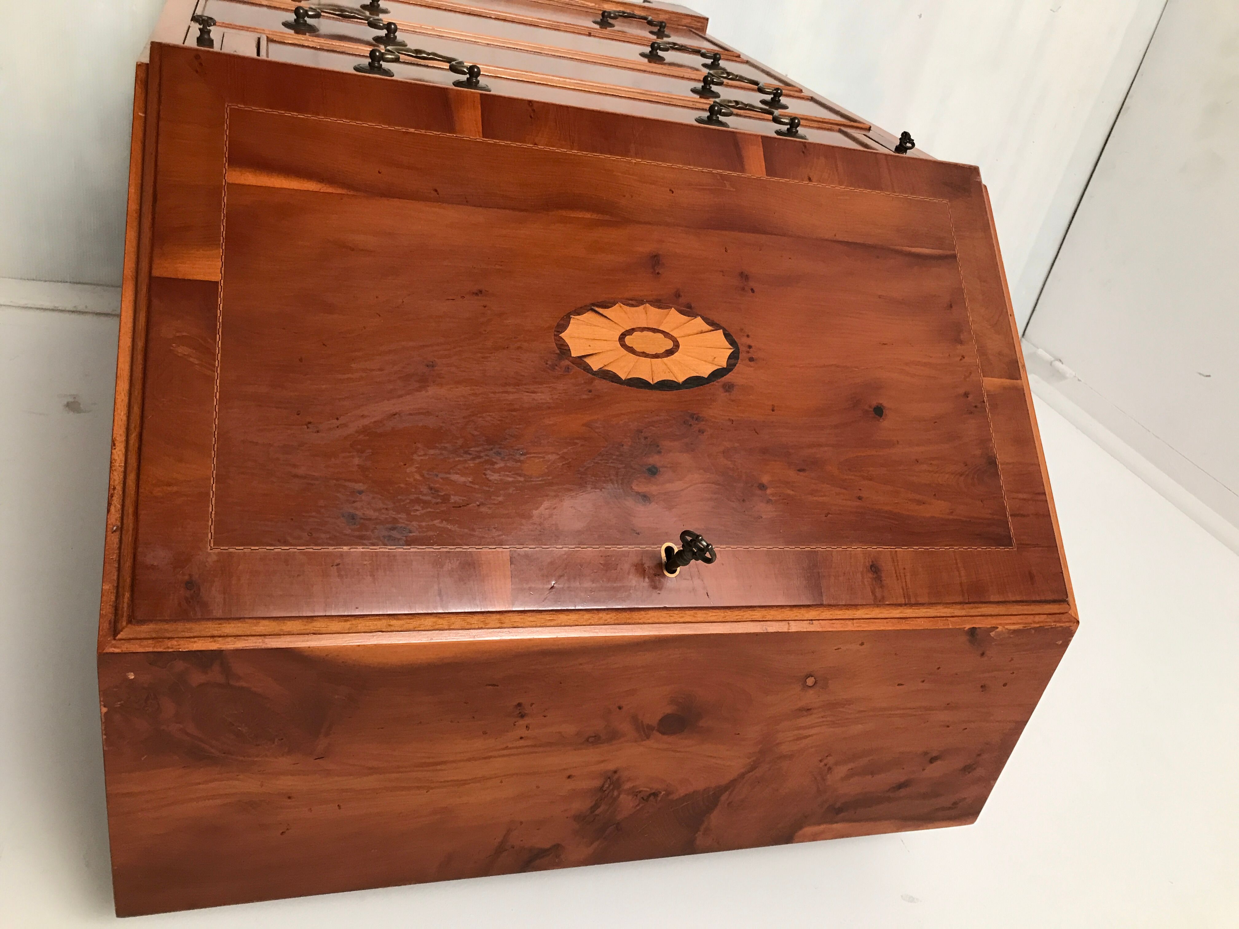Donkey back secretary in English marquetry 1900s