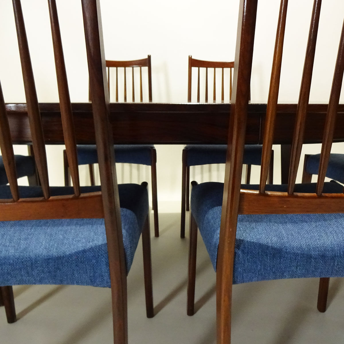 Ensemble table et 10 sièges danoises Arne Hovmand Olsen