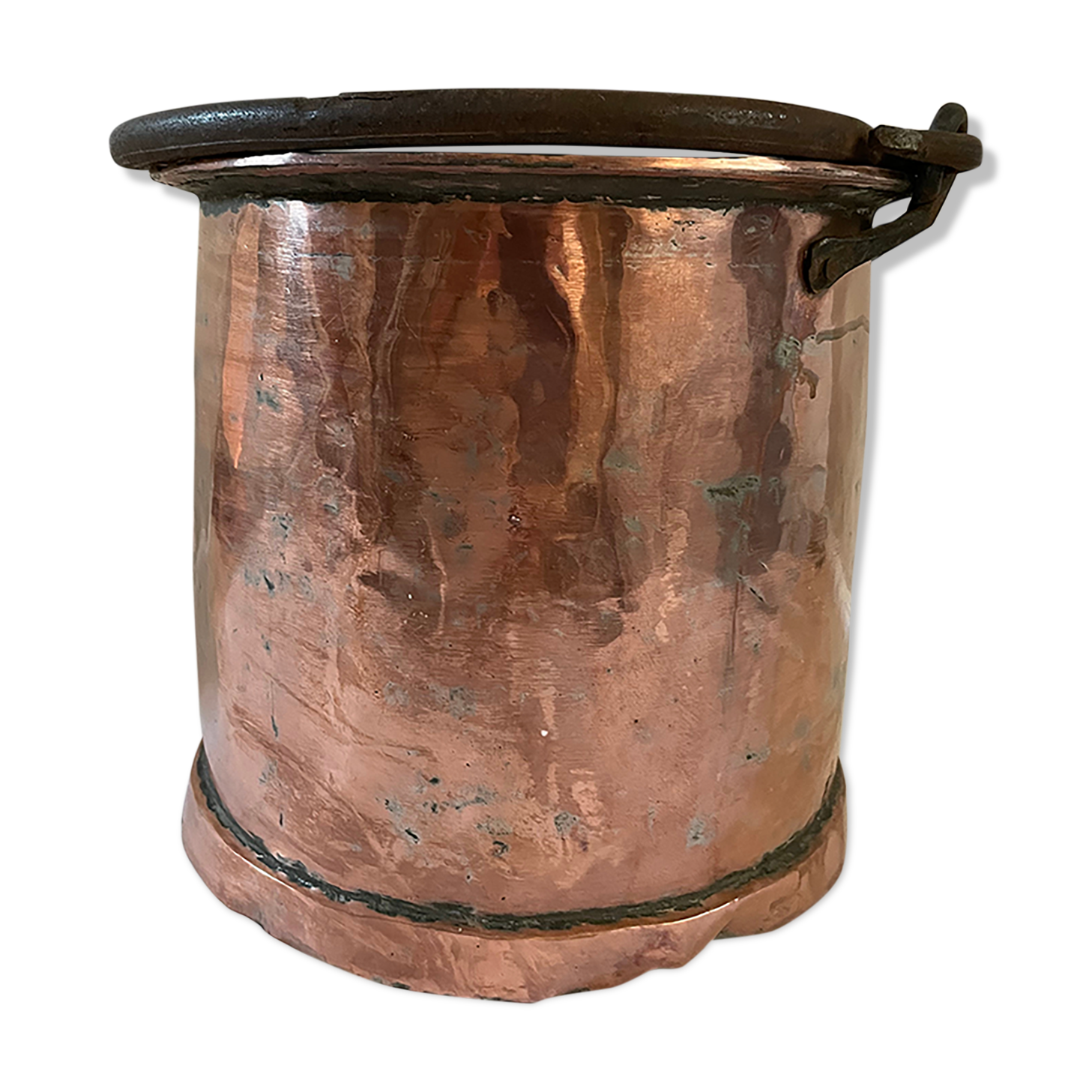 Red copper cauldron