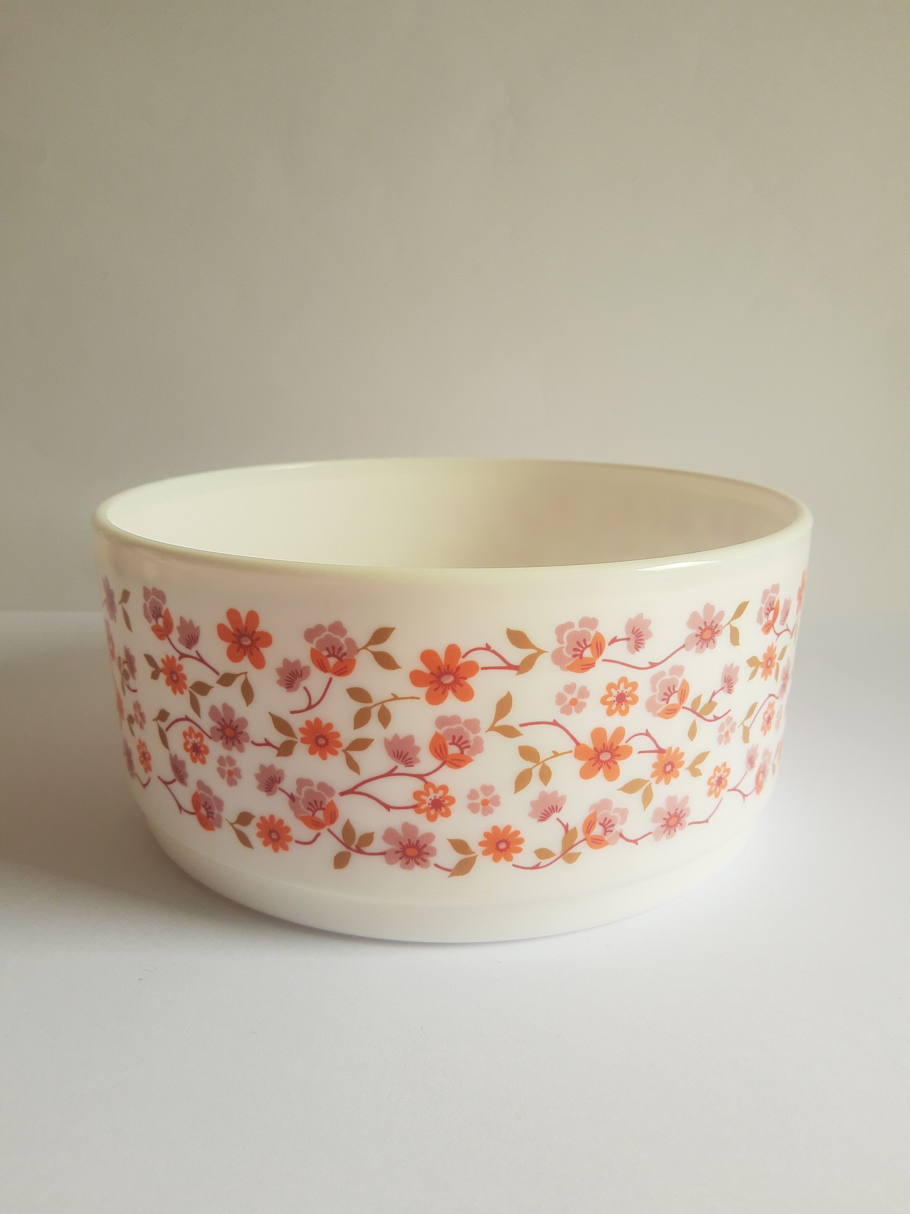 Salad bowl opaline arcopal scania vintage flowers 70s