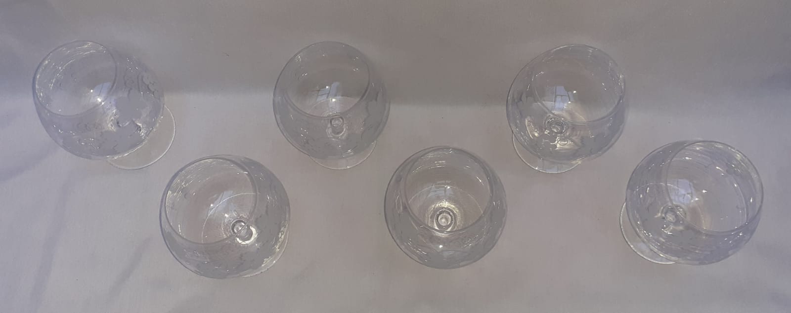 Set of six glasses engraved with crystal grape bunches