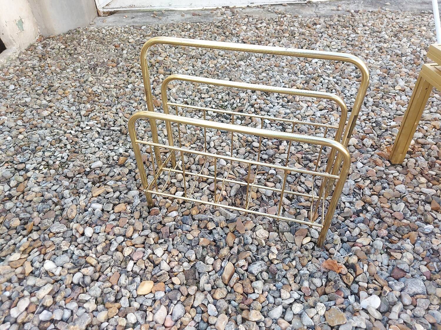 Porte revues vintage en laiton