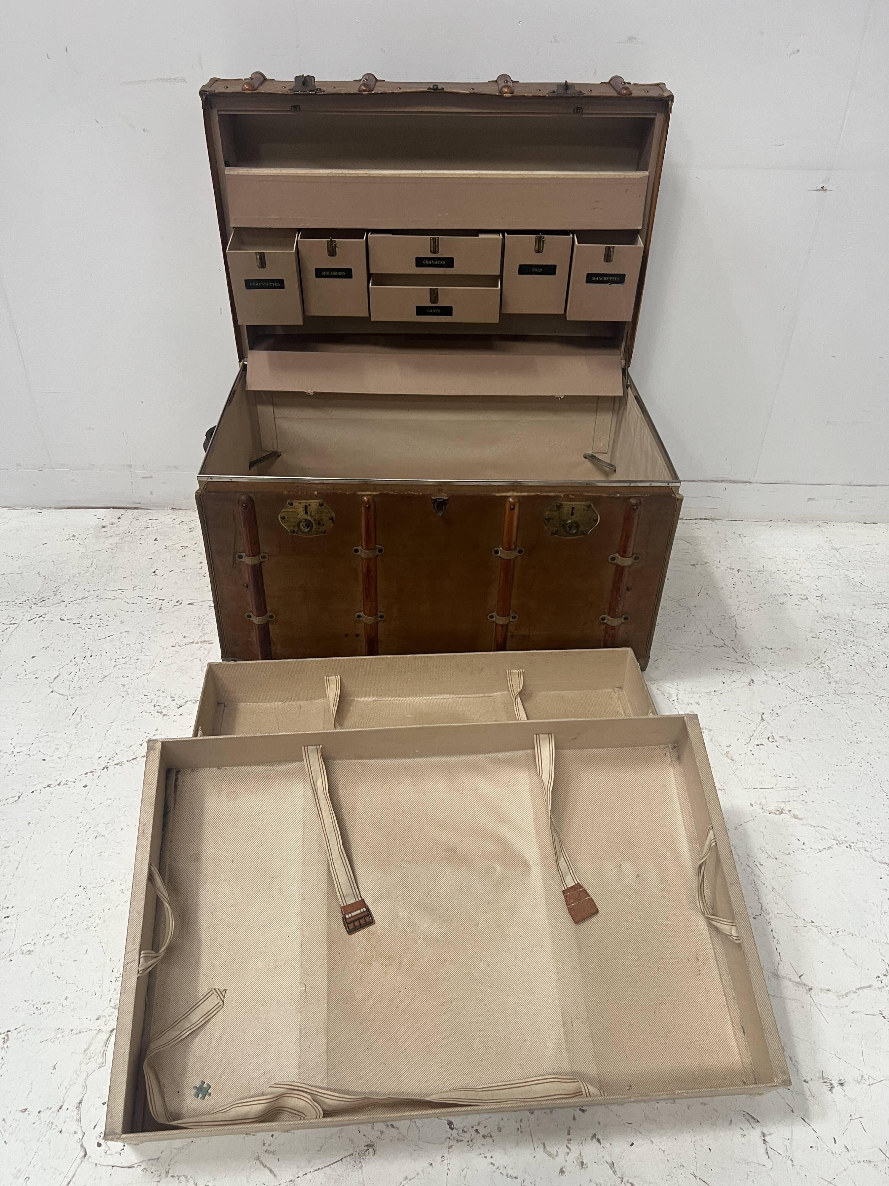 Ancienne malle de voyage a intérieur compartimenté XX siècle