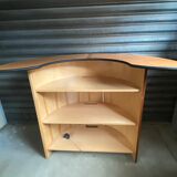 Boat bow-shaped bar