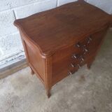 Commode rustique en bois brut