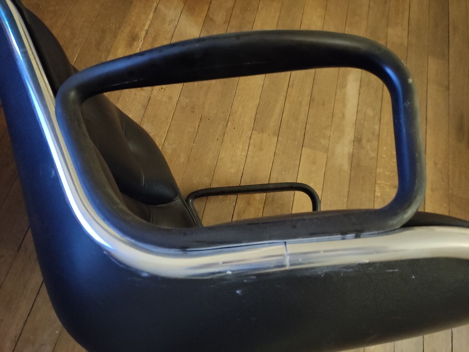 Executive chair by Charles Pollock for Knoll