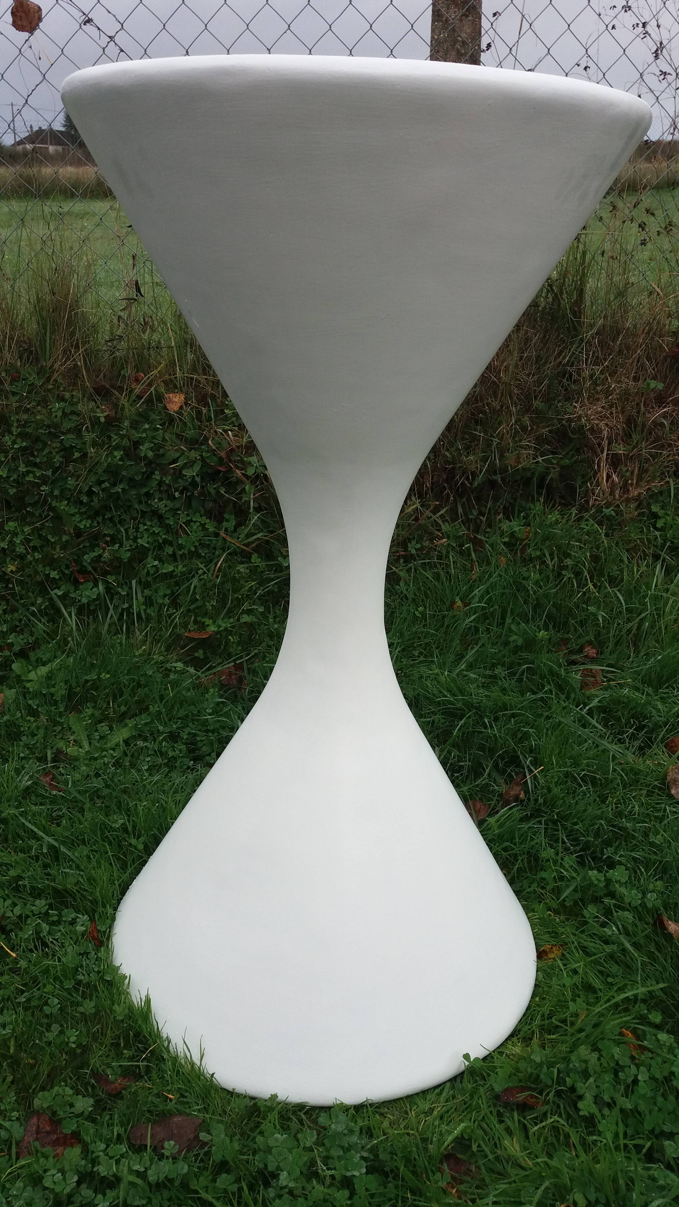 Diabolo-shaped fiber cement planter