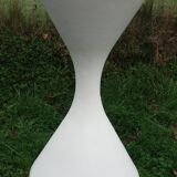 Diabolo-shaped fiber cement planter