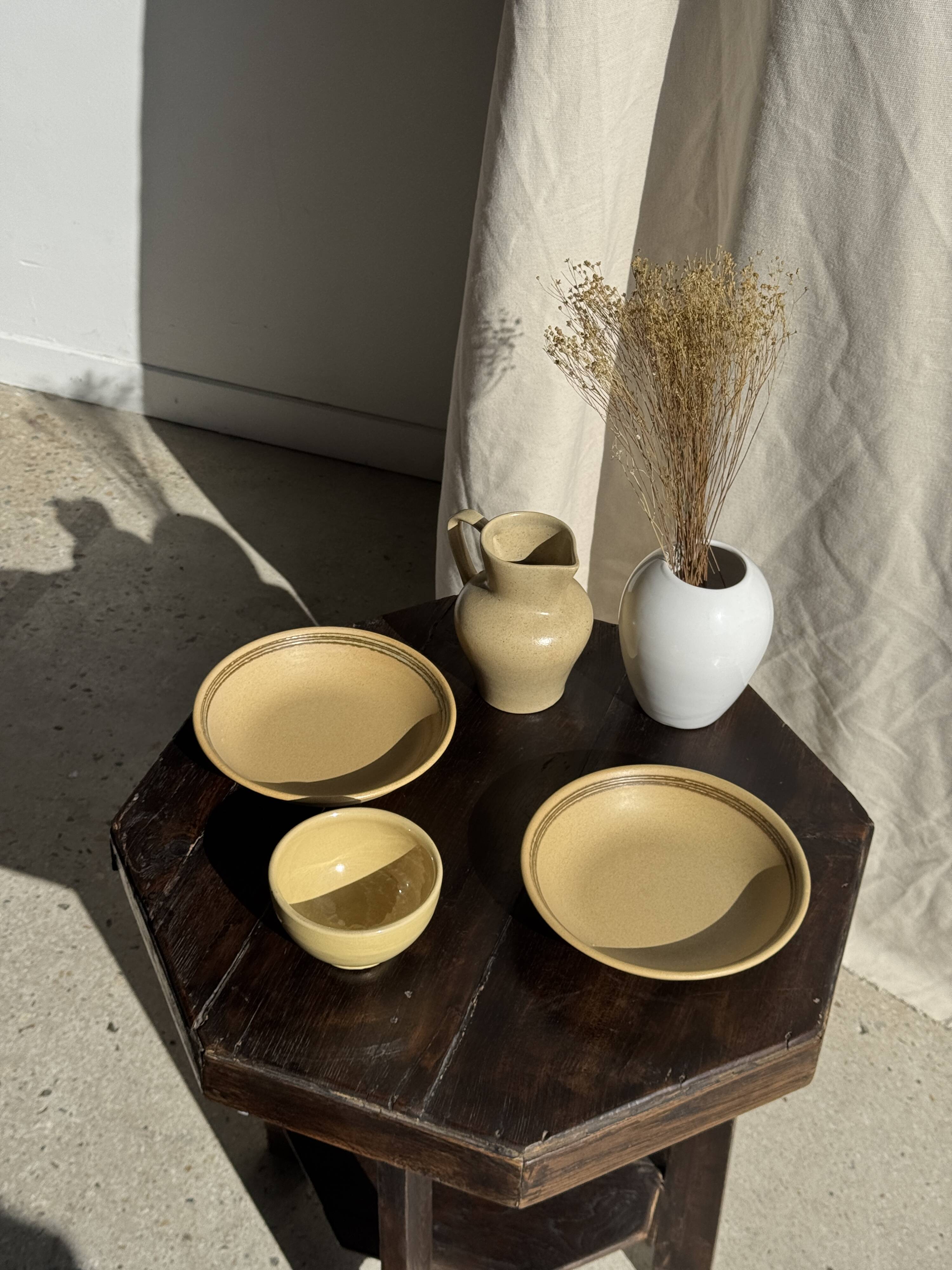 Lot de 2 assiettes creuses en grès liseré brun et marron D21,5