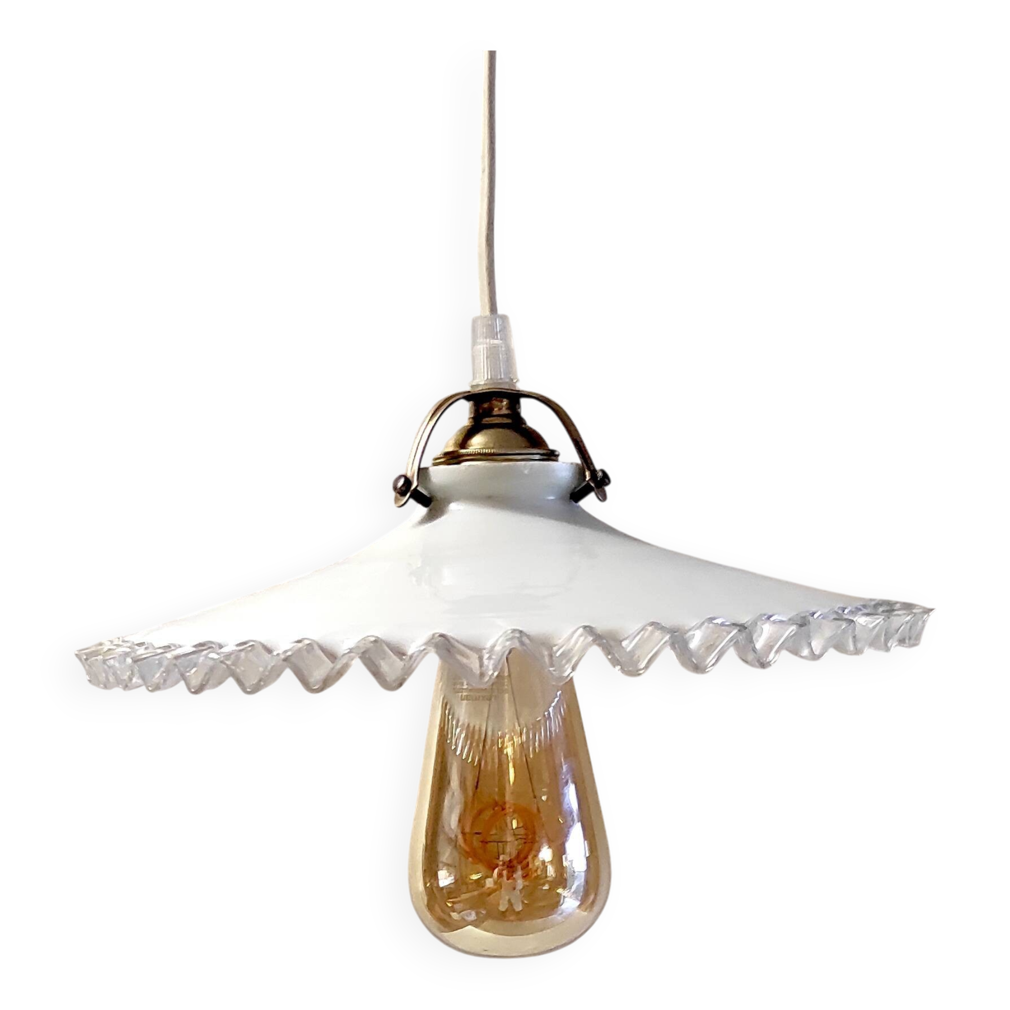 Pleated opaline lampshade with its fitting and E27 socket - mid 20th century.