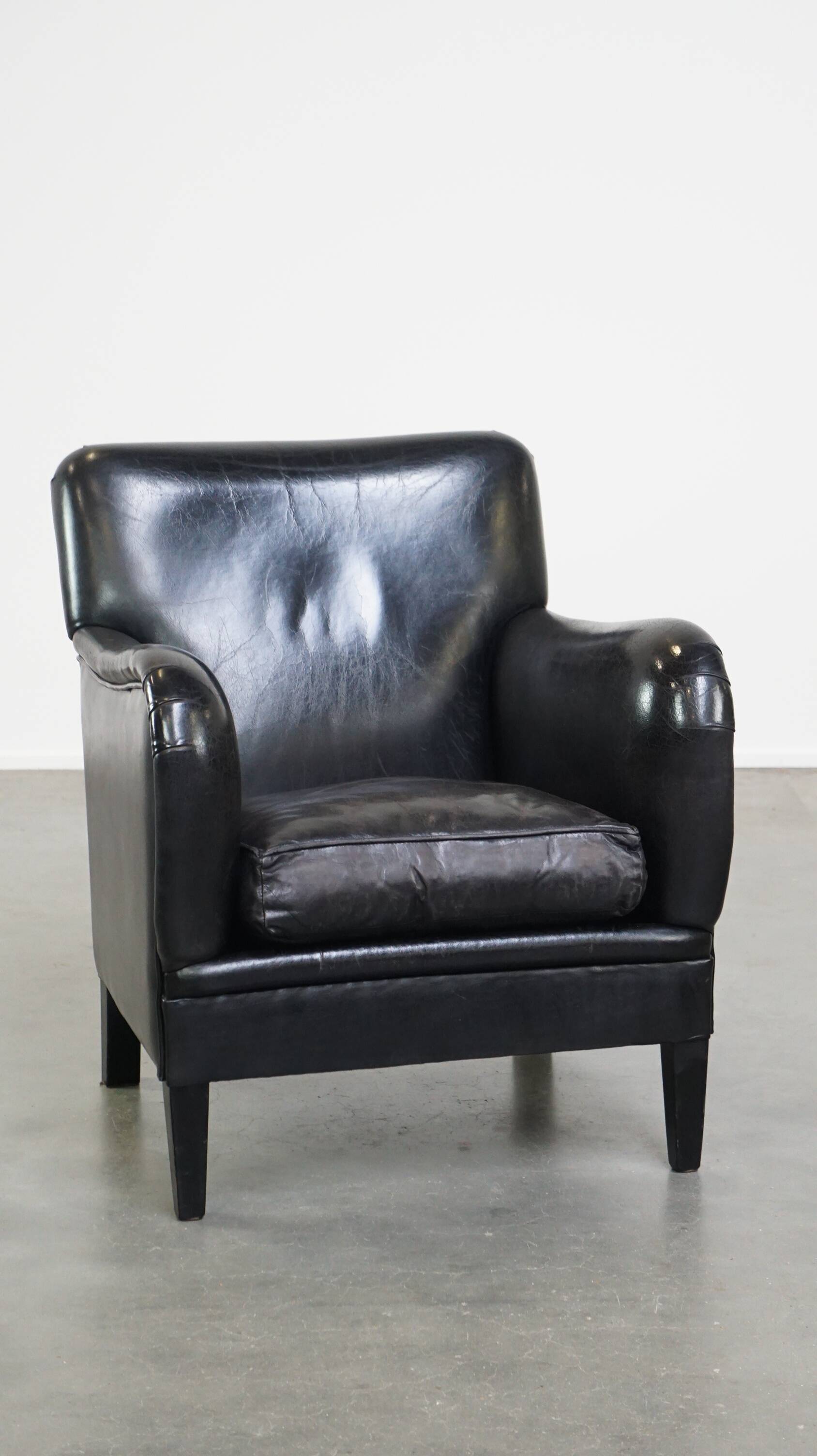 Luxurious and comfortable sheepskin armchair in a unique, stately black color