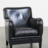 Luxurious and comfortable sheepskin armchair in a unique, stately black color