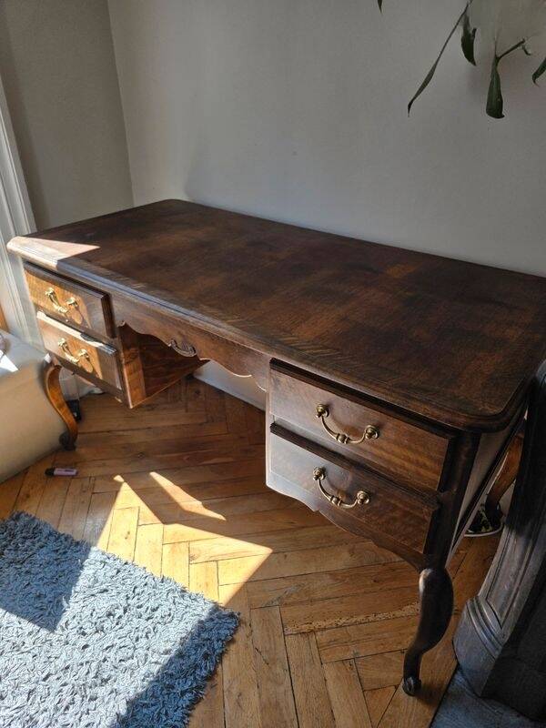 Antique Louis XV style desk in solid wood.
