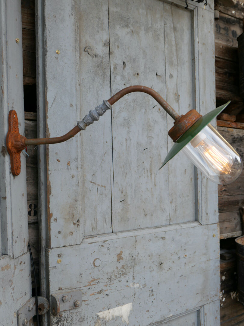 Apply metal and cast swan collar