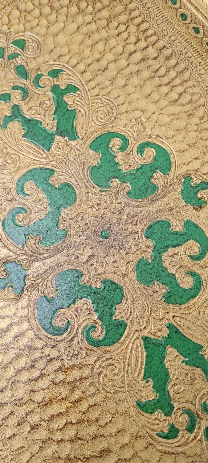 Venetian nesting table