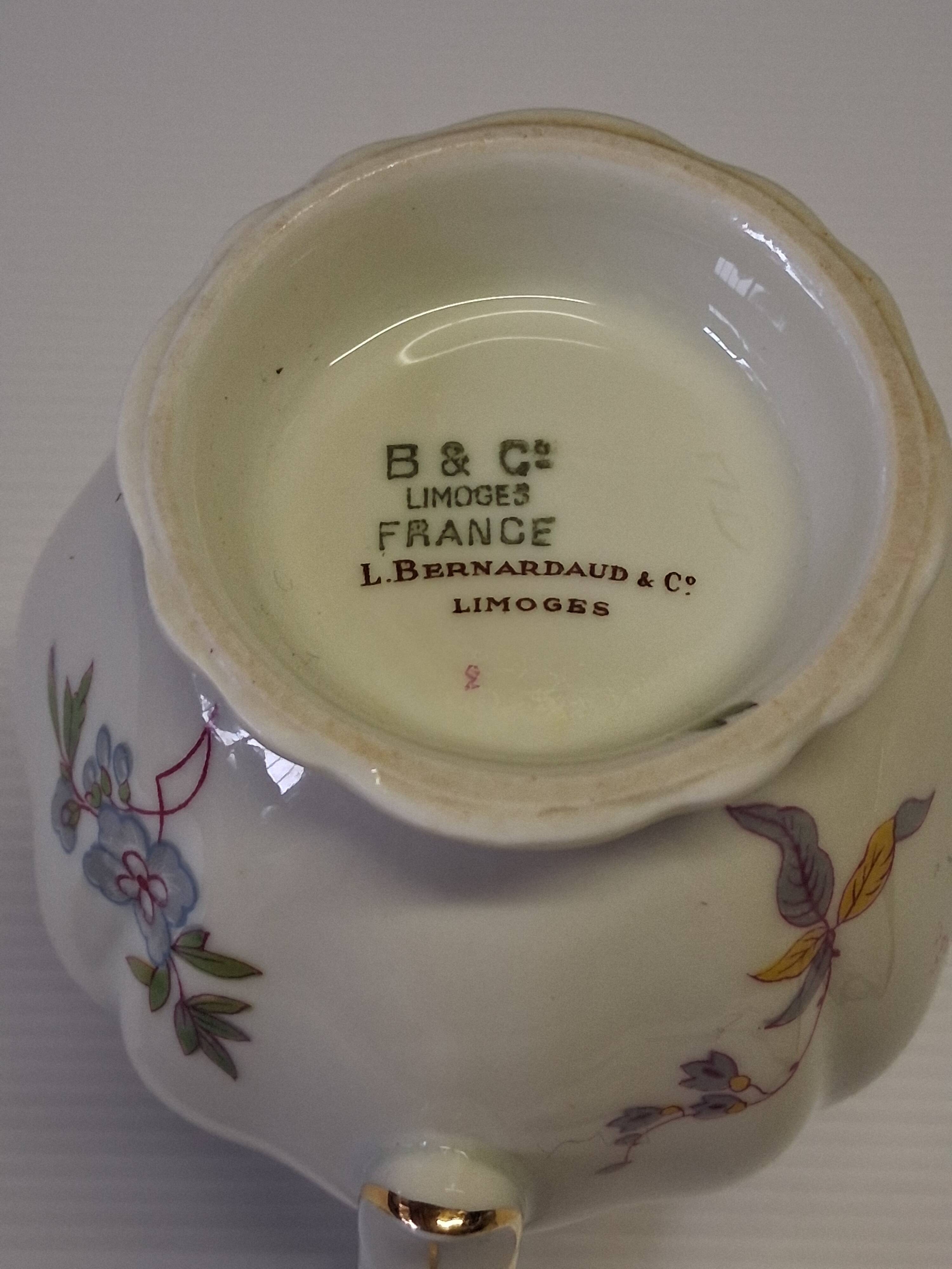 Very pretty Limoges porcelain coffee pot from Bernardaud model "Ch